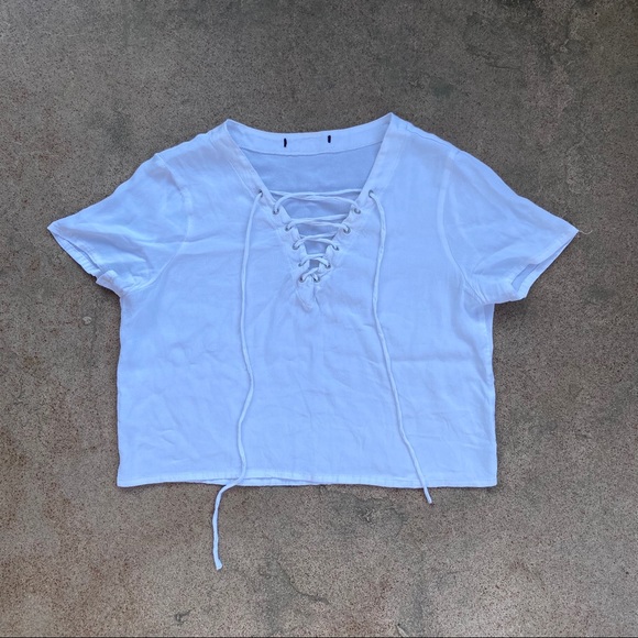 Hollister White Top and Ripped Denim Shorts Outfit - Picture 4 of 5